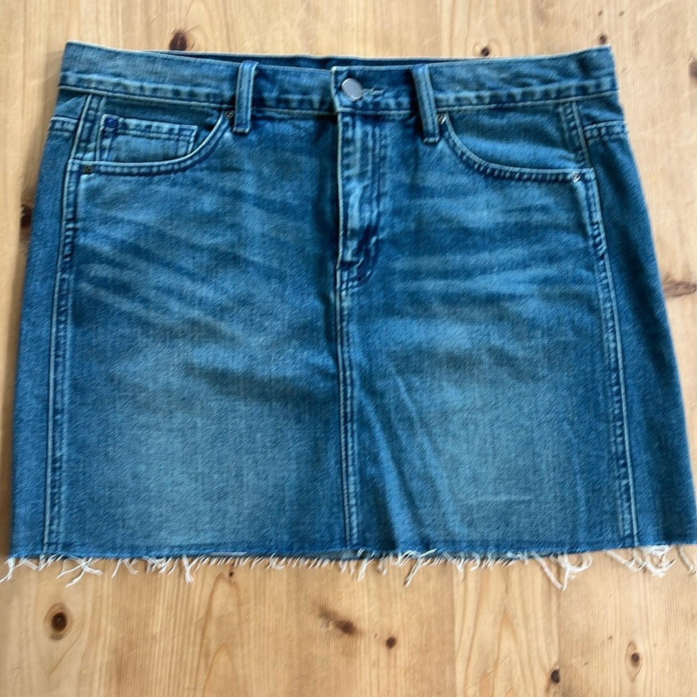 NWOT - Gap 1969 Denim frayed mini skirt 100% cotton, Size 30/10